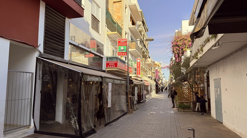 Fressgasse in Santa Eulalia