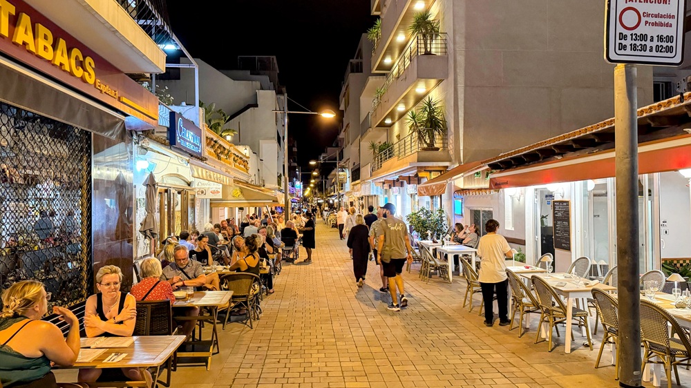 Fressgasse in Santa Eulalia